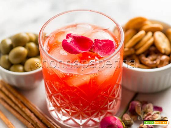 Mocktail alla rosa e al cardamomo, un ottimo aperitivo
