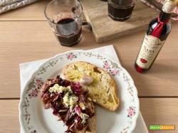 Crostone radicchio, stilton e aceto balsamico