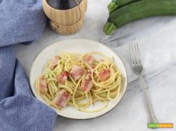 Spaghetti con crema di zucchine e guanciale