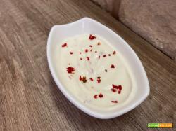 Salsa allo Yogurt greco piccante: ricetta facile da fare a casa