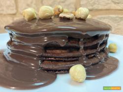 Pancake al cacao ricetta: con nocciole e crema di cioccolato