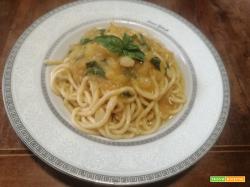 Spaghetti con passata di pomodorini gialli