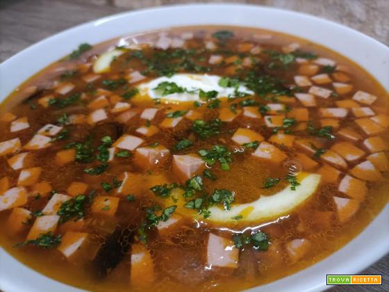 Solyanka ricetta: tradizionale zuppa Ucraina fatta in casa