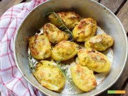 Patate ripiene con acciughe  e mozzarella