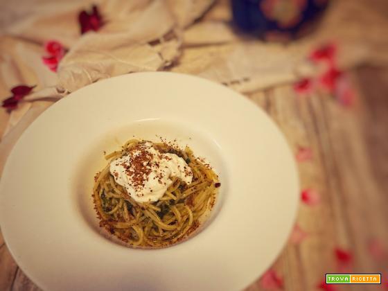 Spaghetti risottati al tè verde con spinaci e burrata