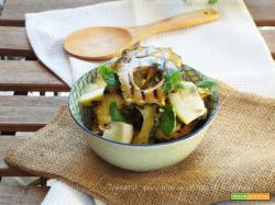 Zucchine grigliate marinate con olio, limone e basilico