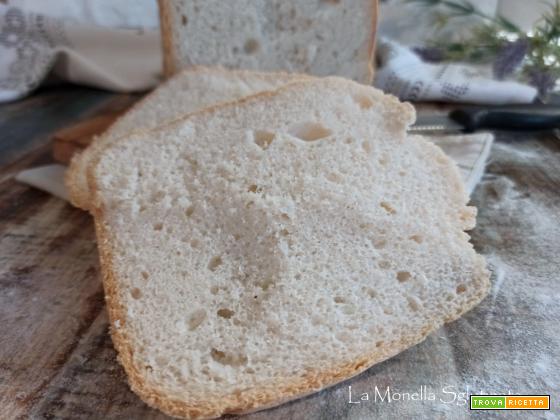Pane senza glutine con macchina del pane