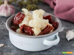 Cavolfiore in padella con pomodori secchi
