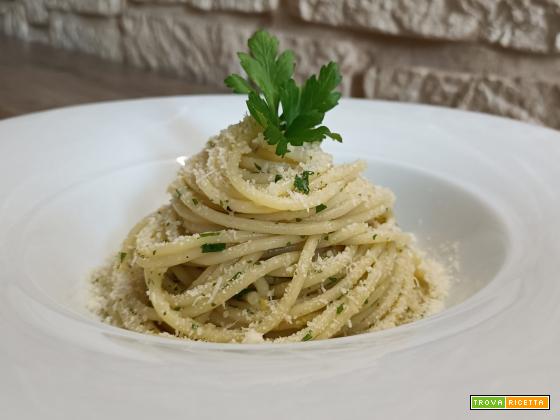 Spaghetti alla milanese: ricetta facile e veloce con burro e scorza di limone
