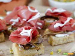 Sgagliozze con bresaola funghi trifolati e maionese alla camomilla