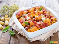 Pasta al forno con salsiccia e mozzarella