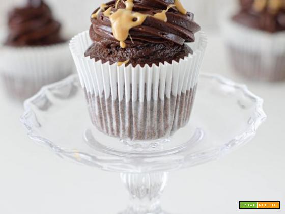 Cupcake soffici con frosting al cioccolato – senza lattosio