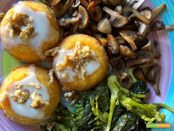 Polenta fritta e fonduta di gorgonzola con cime di rapa e funghi