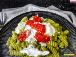 Primo piatto cremoso con crema di broccoli e stracciatella