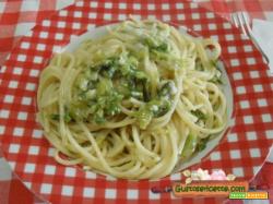 Spaghetti asparagi porri e gorgonzola