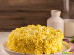 Rose cake: torta decorata con rose di panna