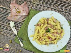 Pasta Mortadella e pistacchio