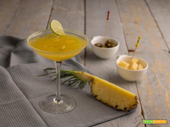 Mocktail con ananas, un drink colorato e leggero