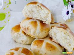 Hot cross buns panini brioche di Pasqua senza lattosio