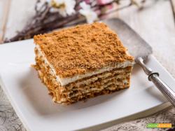 Medovik honey cake, la torta al miele della cucina russa