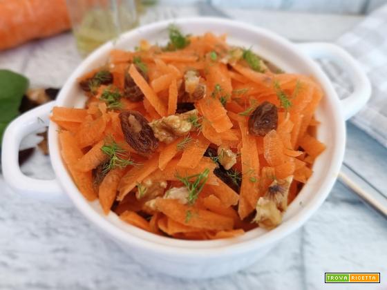 Insalata di carote con noci ed uvetta