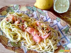 Pasta salmone e zucchine al limone