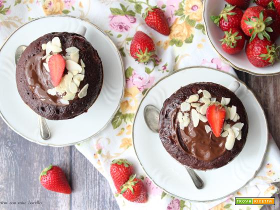 Mug cake fragole e cioccolato