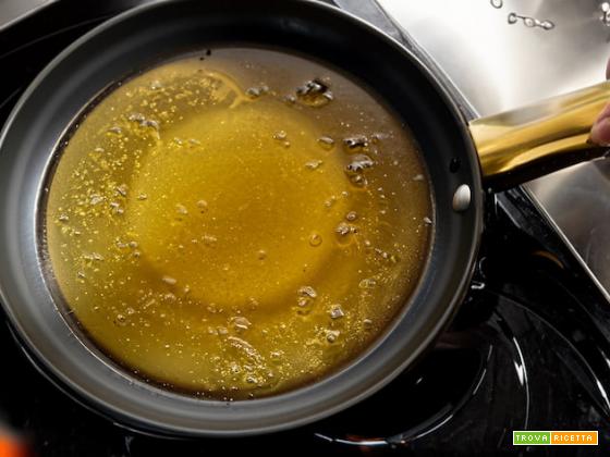Oli per friggere a confronto: scopri i migliori e le regole per una frittura perfetta