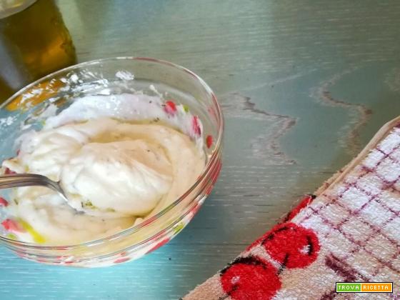 Salsa allo yogurt in casa: come farla in un paio di minuti