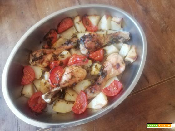 Pollo con patate e pomodorini al forno