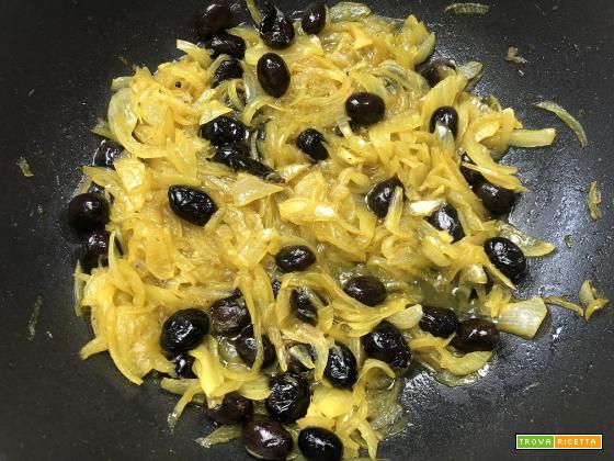 Ricetta – Cipolle allo zafferano e olive nere
