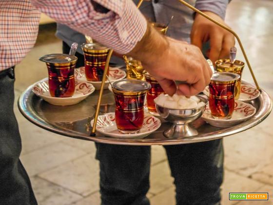 La tradizione del Tè turco, un mondo da esplorare