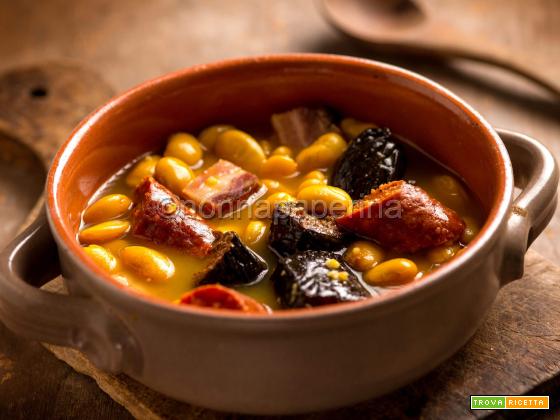 Fabada asturiana, una gustosa zuppa di carne e fagioli