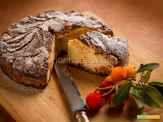 Torta al corbezzolo, una bella variante della torta di mele