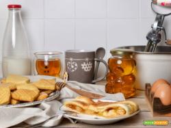 Dolce pausa facile e veloce: biscotti al miele e sfoglia di mele