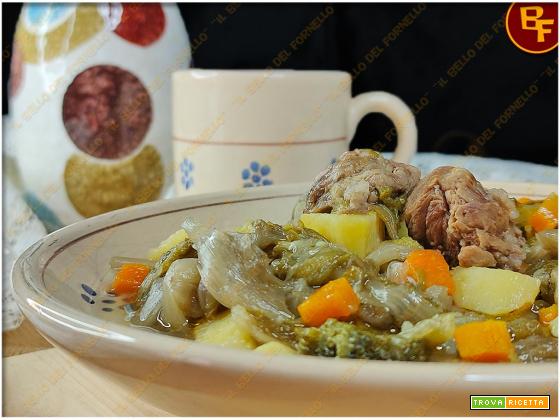 Zuppa di scarola patate e carne