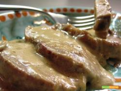 MAIALE IN CROSTA DI LARDO E SALSA AI FUNGHI