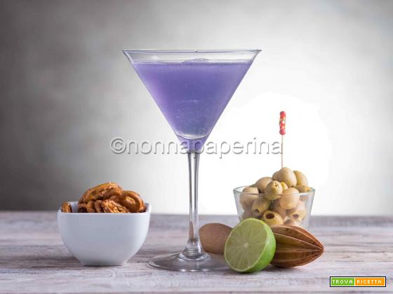 Purple Cosmopolitan, la ricetta fruttata del famoso cocktail