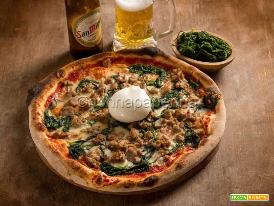 Pizza con agretti e salsiccia: un mix insolito da gustare
