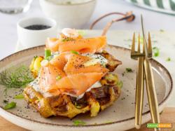 WAFFLE DI PATATE CON SALMONE