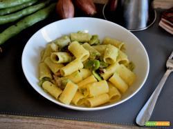 Pasta con le fave e pancetta: a piacere anche una grattata di pecorino romano!