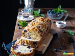 Plumcake mirtilli yogurt mandorle