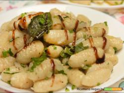 I soliti gnocchi fuorilegge con cipolla fresca