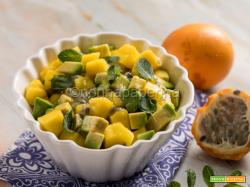 Insalata esotica con granadilla, un contorno colorato