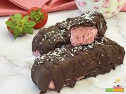 BARRETTE ALLA FRAGOLA CON YOGURT E COCCO TIPO BOUNTY