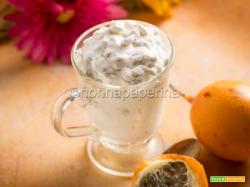 Mousse di granadilla, un dessert per viaggiare con la mente