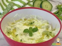 COME FARE LA SALSA TZATZIKI
