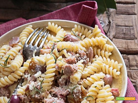 Fusilli salsiccia e uva: la ricetta che profuma di autunno!