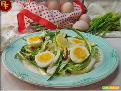Insalata di Puntarelle con Uova Sode, Noci e Vinaigrette