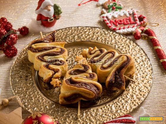 Alberelli di sfoglia con Nutella, il dolce ottimo per Natale